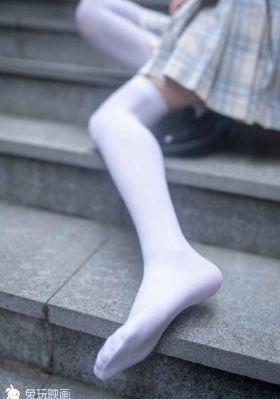 24岁性感的尹律
