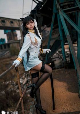 贱妾扒下脱裙子撅屁股迎
