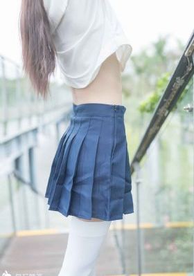 办公室的超短裙女教师