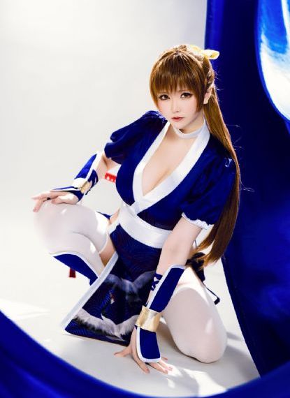 年轻的女教师在线